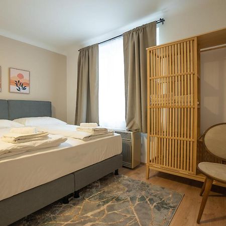 A 2-Bedroom Apartment With A King-Size Bed And A Balcony Is Located Just A 15-Minute Walk From Stephansplatz. 维也纳 外观 照片