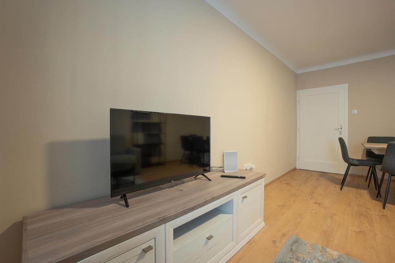 A 2-Bedroom Apartment With A King-Size Bed And A Balcony Is Located Just A 15-Minute Walk From Stephansplatz. 维也纳 外观 照片