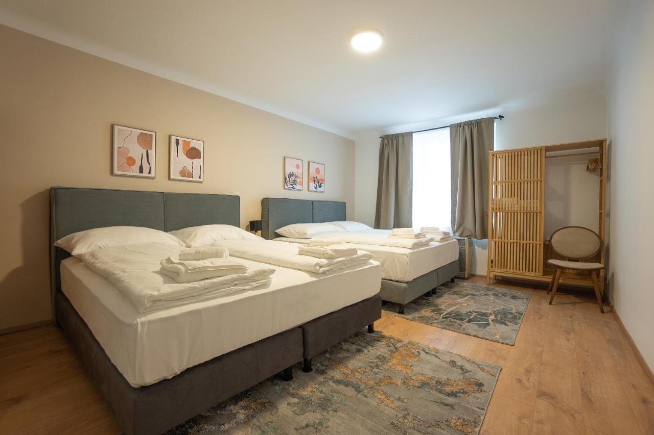 A 2-Bedroom Apartment With A King-Size Bed And A Balcony Is Located Just A 15-Minute Walk From Stephansplatz. 维也纳 外观 照片
