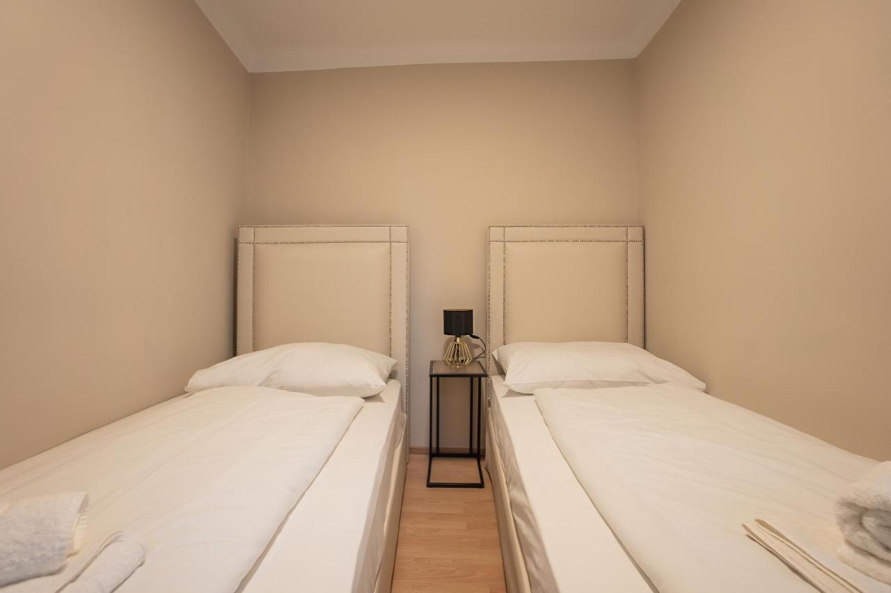 A 2-Bedroom Apartment With A King-Size Bed And A Balcony Is Located Just A 15-Minute Walk From Stephansplatz. 维也纳 外观 照片