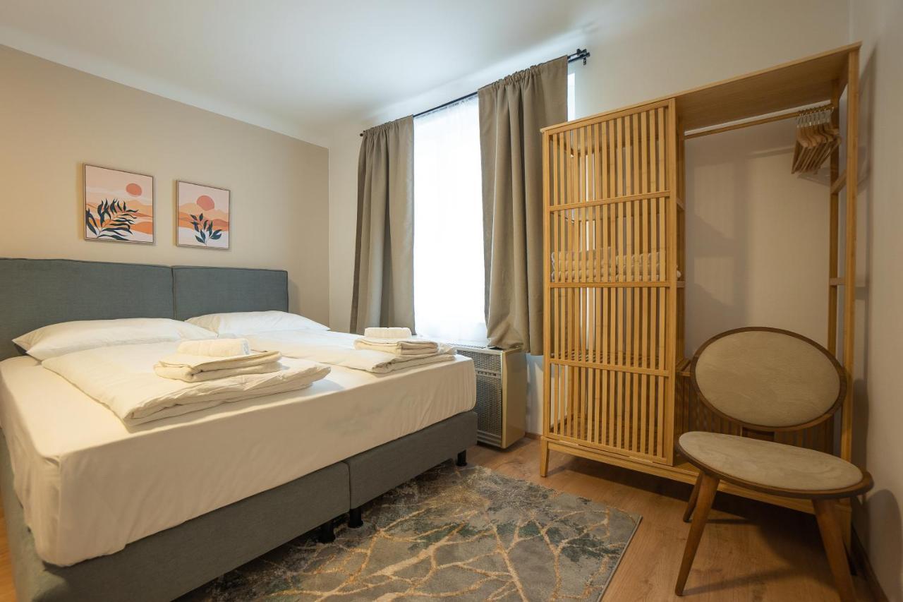 A 2-Bedroom Apartment With A King-Size Bed And A Balcony Is Located Just A 15-Minute Walk From Stephansplatz. 维也纳 外观 照片