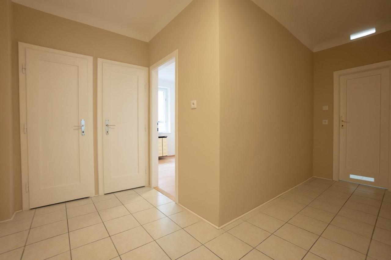 A 2-Bedroom Apartment With A King-Size Bed And A Balcony Is Located Just A 15-Minute Walk From Stephansplatz. 维也纳 外观 照片