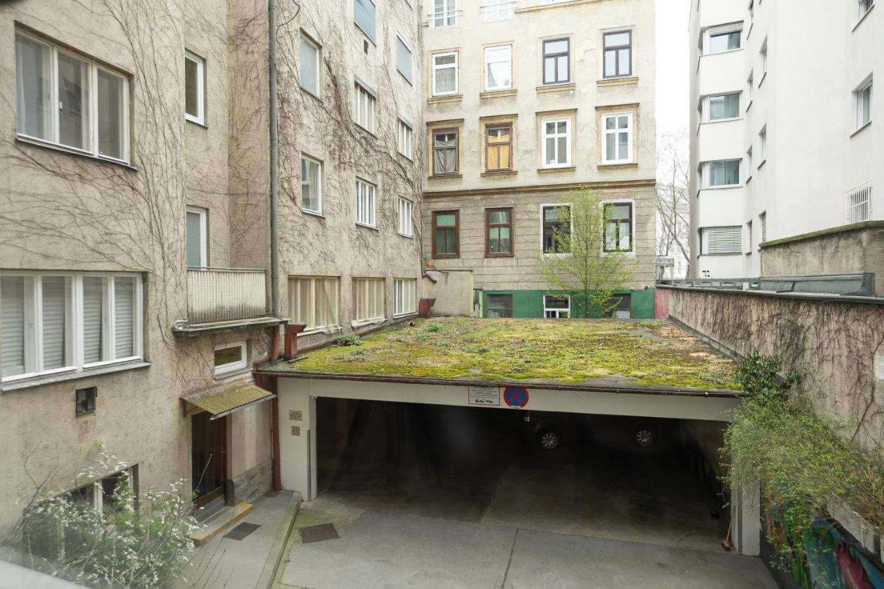 A 2-Bedroom Apartment With A King-Size Bed And A Balcony Is Located Just A 15-Minute Walk From Stephansplatz. 维也纳 外观 照片