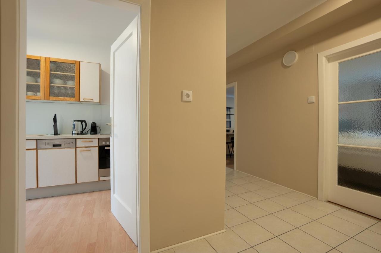 A 2-Bedroom Apartment With A King-Size Bed And A Balcony Is Located Just A 15-Minute Walk From Stephansplatz. 维也纳 外观 照片