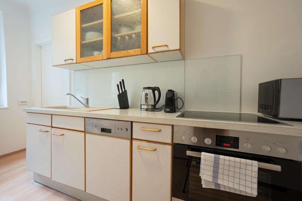 A 2-Bedroom Apartment With A King-Size Bed And A Balcony Is Located Just A 15-Minute Walk From Stephansplatz. 维也纳 外观 照片